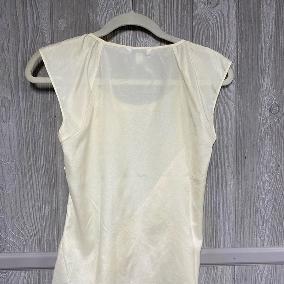 Banana Republic Ivory Ruffle Blouse NWOT Size PXS - Picture 2 of 4